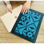 Housse ordinateur portable 13 pouces originale en tissu coton wax habillage en cuir véritable N° 4 – Image 3