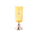 Vase artistique et lanterne cylindrique en haut de gamme en verre soufflé avec piètement en cuivre martelé GM