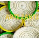 Corbeilles multifonctionnelles rustiques rondes faites à la main en fibre de palmier naturelle bicolore. – Image 3
