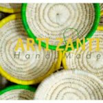 Corbeilles multifonctionnelles rustiques rondes faites à la main en fibre de palmier naturelle bicolore. – Image 3