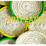 Corbeilles multifonctionnelles rustiques rondes faites à la main en fibre de palmier naturelle bicolore. – Image 3