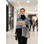 Écharpe en soie artisanale Celestia  haut de gamme signée Atelier Fantar de la Collection printemps-été 2025 – Image 2