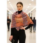 Écharpe en soie artisanale Optra haut de gamme signée Atelier Fantar de la Collection printemps-été 2025 – Image 2