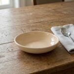 Assiette calotte en Crème haute de gamme en fine céramique fait main Ø 20cm – Image 2