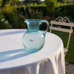 Pichet bombé  GM en verre soufflé craquelé  avec couvercle amovible en cuivre martelé design arabesque fait à la main – Image 3