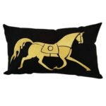 Coussin rectangulaire noir haut de gamme en velours de qualité supérieure motif brodé cheval doré de style vintage