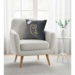 Coussin carrée gris haut de gamme en velours de qualité supérieure motif Women Face  brodé doré de style vintage – Image 2