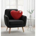 Coussin en fausse fourrure haut de gamme design cœur en rouge de qualité supérieure de style vintage – Image 3