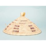 Couvre-plat alimentaire design cloche fait main tressée en fibre naturelle de palmier Bicolor  motif arabesque GM – Image 3