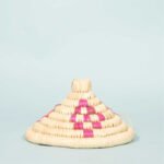 Panier de rangement rustique ajouré rond tressée à la main en fibre de palmier naturelle Bicolor  PM – Image 3