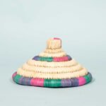 Panier de rangement rustique ajouré rond tressée à la main en fibre de palmier naturelle Bicolor  PM – Image 3