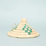 Panier de rangement rustique ajouré rond tressée à la main en fibre de palmier naturelle Bicolor  PM – Image 3