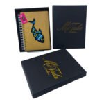 Coffret cadeau haut de gamme 1 pièces * Carnet professionnel, bloc-notes couverture en bois texturé motif poisson brodée main – Image 3