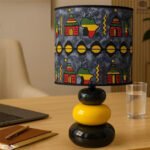 Lampe à poser abat-jour de haute gamme en wax pied galets en céramique de la Collection Zen N°44 – Image 2